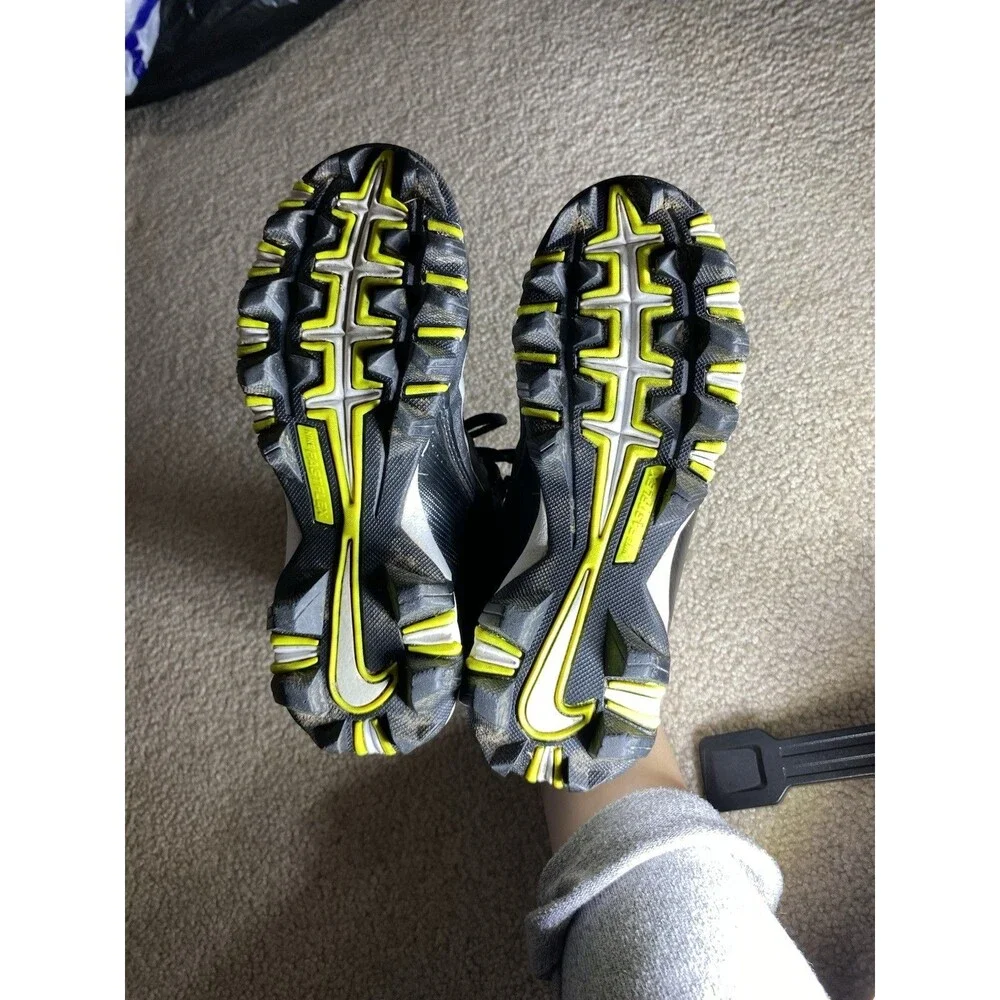 Nike Alpha Shark 2 Low Youth Football Cleats Black White 719953-002 Size 1Y Boys